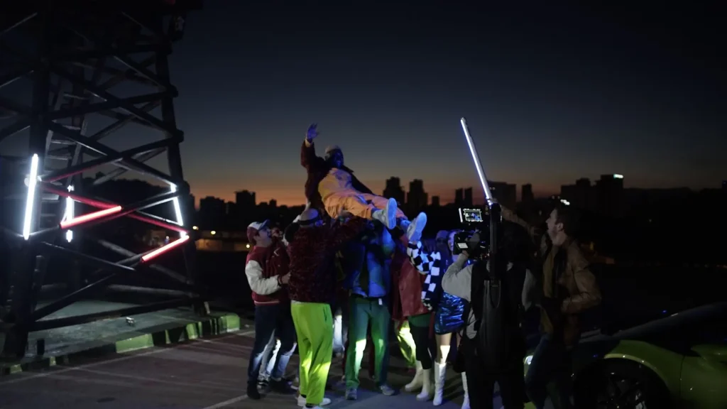 Bull Run viaja al Benidorm más extravagante junto a Lory Money